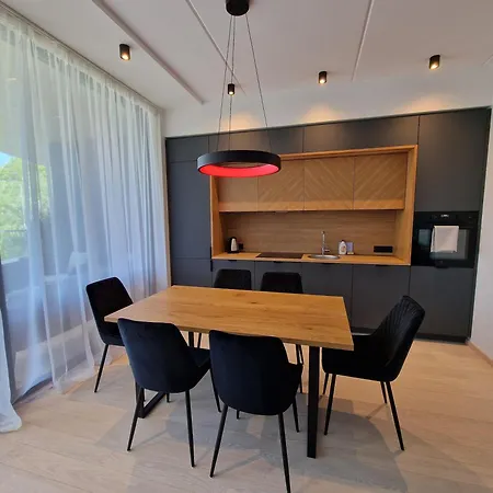 Kesklinna 2 Magamistoa Ja Tasuta Parklakohaga Garaazis Apartment *
