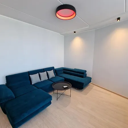 Kesklinna 2 Magamistoa Ja Tasuta Parklakohaga Garaazis Apartment